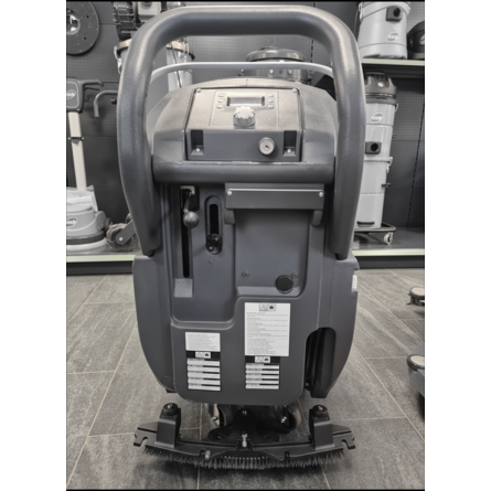 nowoczesna maszyna do mycia posadzki betonowej Fabula 65bt