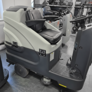 maszyna do mycia hali produkcyjnej