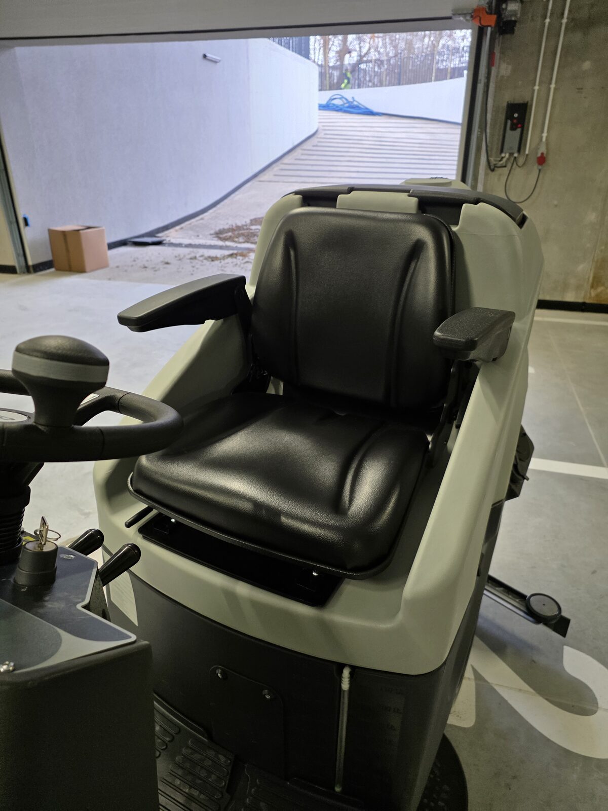 Fotel Avanty Comfort 85 B z podłokietnikami