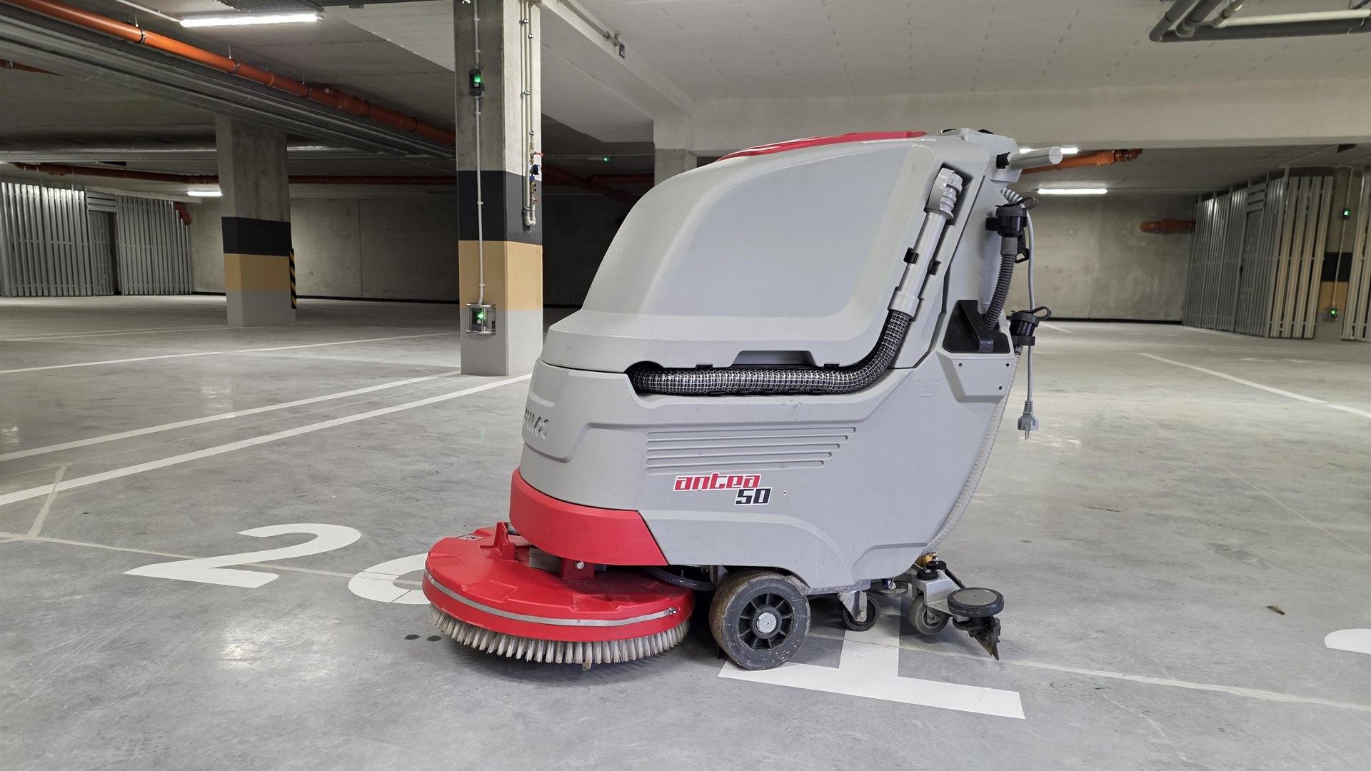 Szorowarka Comac Antea 50 podczas mycia oddziału szpitalnego